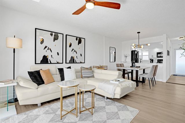 8900 Washington Blvd PH11, Hollywood, FL 33025