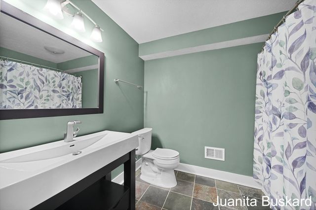 6279 Timber Drive, Allendale Twp, MI 49401