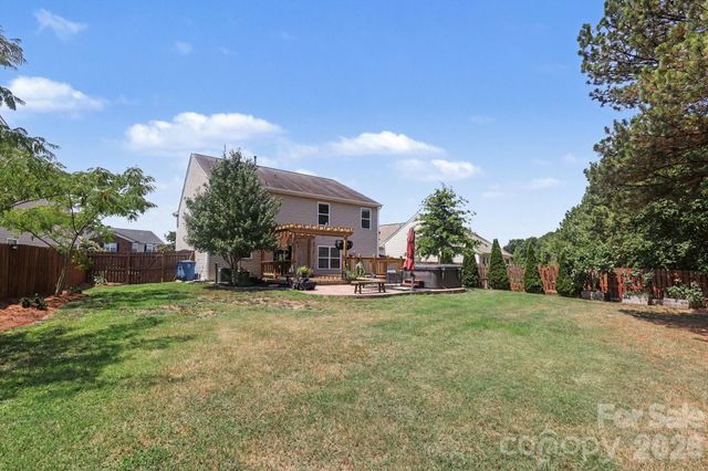 10912 Thousand Oaks Drive, Huntersville, NC 28078