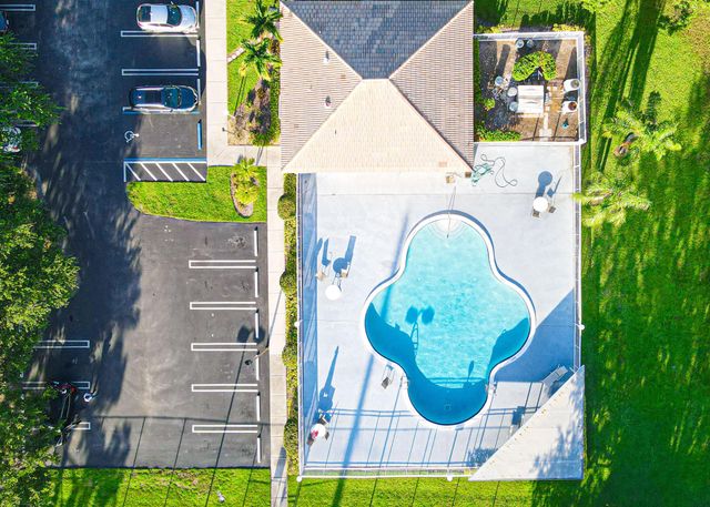 118 Rosewood Lane, Greenacres, FL 33463