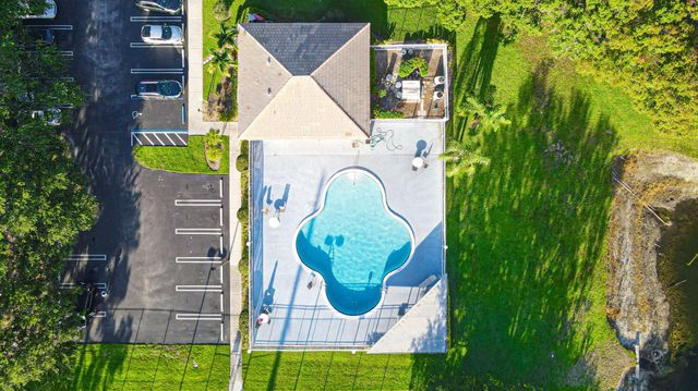 118 Rosewood Lane, Greenacres, FL 33463