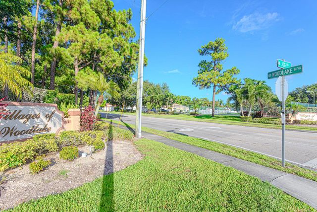 118 Rosewood Lane, Greenacres, FL 33463