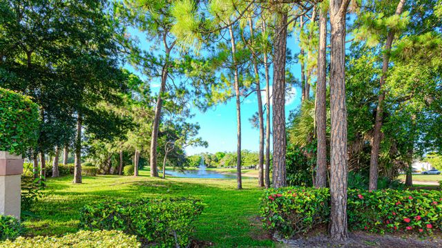 118 Rosewood Lane, Greenacres, FL 33463