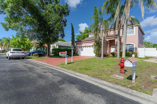118 Rosewood Lane, Greenacres, FL 33463