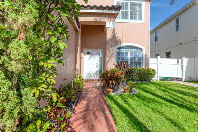 118 Rosewood Lane, Greenacres, FL 33463
