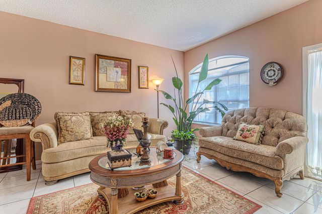 118 Rosewood Lane, Greenacres, FL 33463