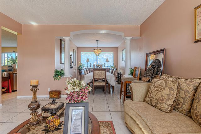 118 Rosewood Lane, Greenacres, FL 33463
