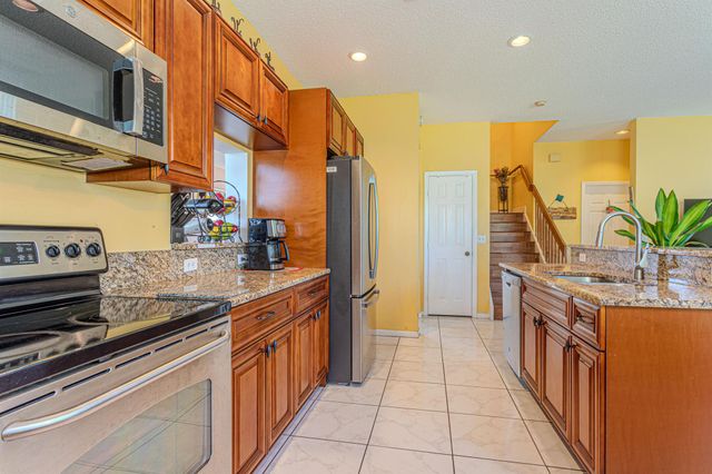 118 Rosewood Lane, Greenacres, FL 33463