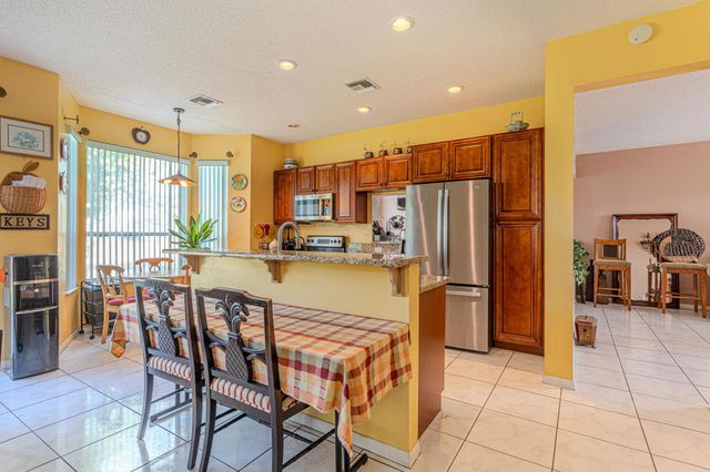 118 Rosewood Lane, Greenacres, FL 33463