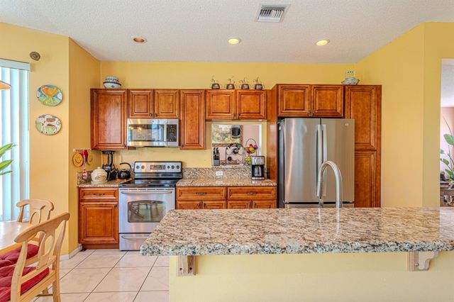 118 Rosewood Lane, Greenacres, FL 33463