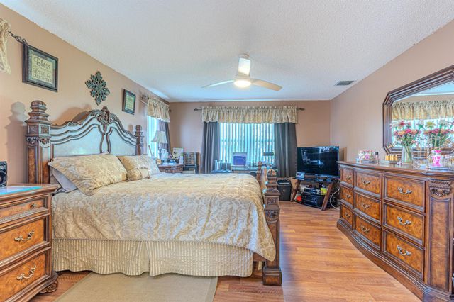 118 Rosewood Lane, Greenacres, FL 33463