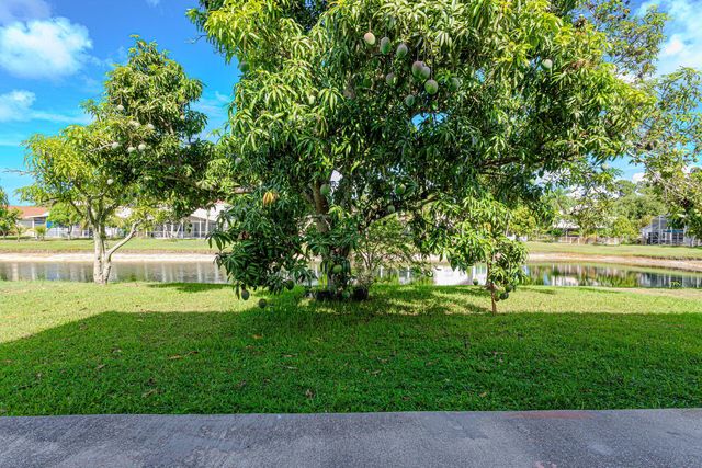 118 Rosewood Lane, Greenacres, FL 33463