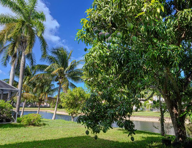 118 Rosewood Lane, Greenacres, FL 33463