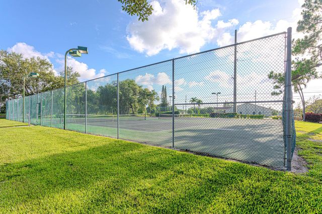 118 Rosewood Lane, Greenacres, FL 33463