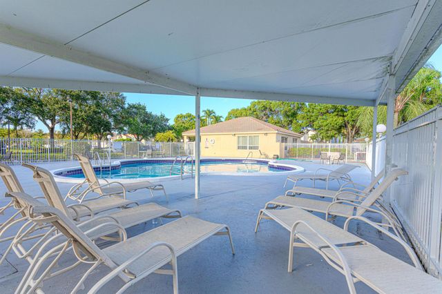 118 Rosewood Lane, Greenacres, FL 33463