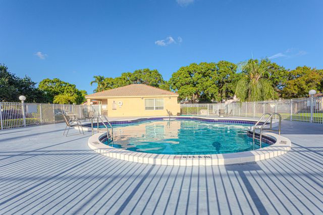 118 Rosewood Lane, Greenacres, FL 33463
