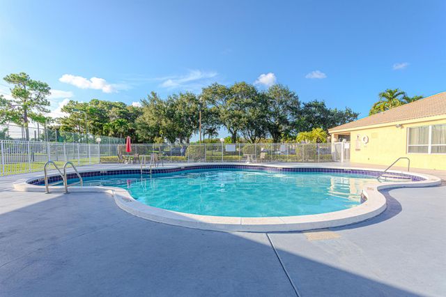 118 Rosewood Lane, Greenacres, FL 33463