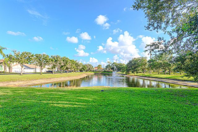118 Rosewood Lane, Greenacres, FL 33463