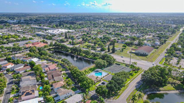 118 Rosewood Lane, Greenacres, FL 33463