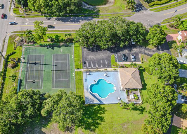 118 Rosewood Lane, Greenacres, FL 33463