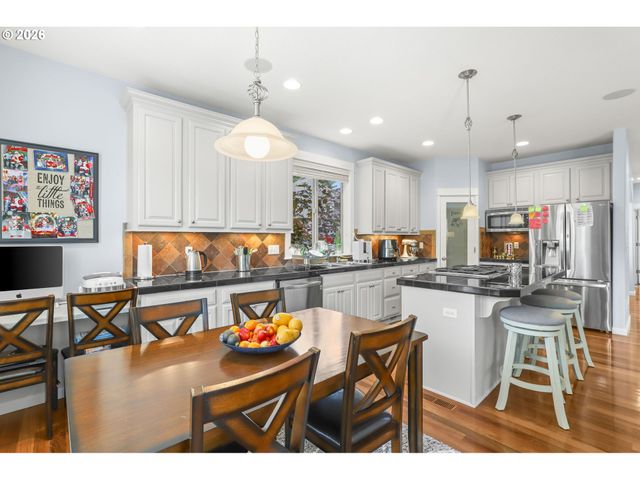 7281 Ne ROCKRIDGE Pl, Hillsboro, OR 97124