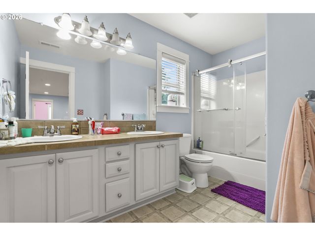 7281 Ne ROCKRIDGE Pl, Hillsboro, OR 97124