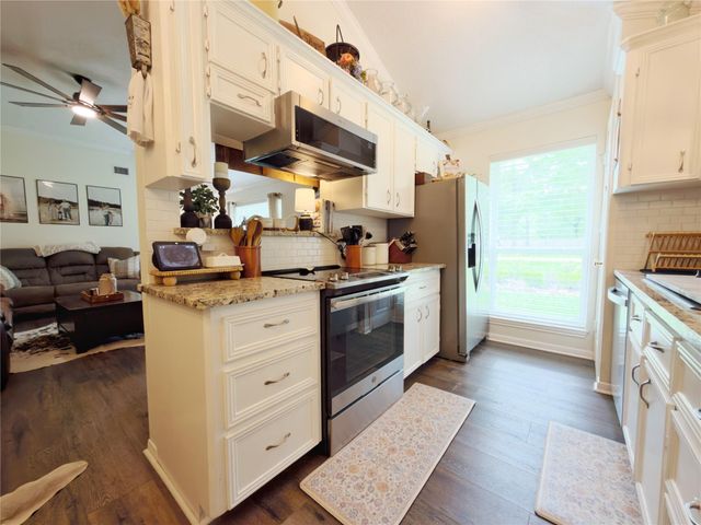 218 Holly Lane, Woodbranch, TX 77357