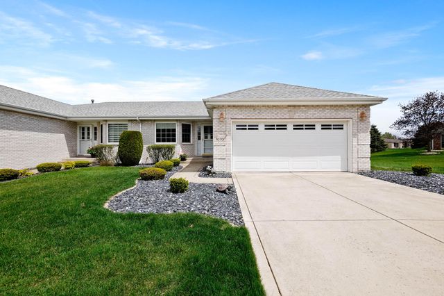 1070 Freedom Circle S, Crown Point, IN 46307