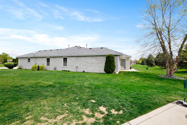 1070 Freedom Circle S, Crown Point, IN 46307