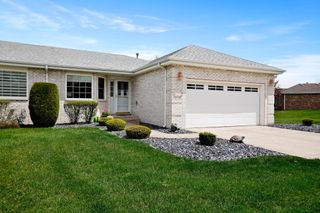 1070 Freedom Circle S, Crown Point, IN 46307