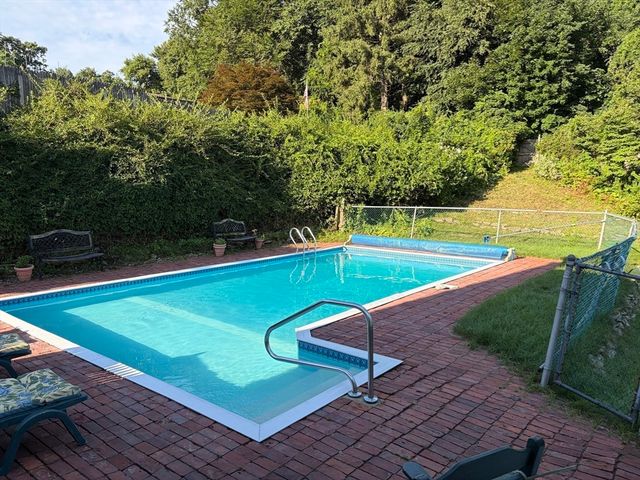 118 Longwood Drive, Chicopee, MA 01020