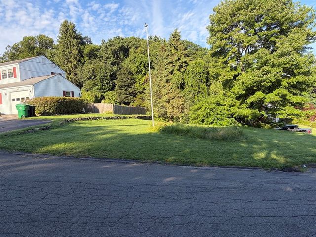 118 Longwood Drive, Chicopee, MA 01020