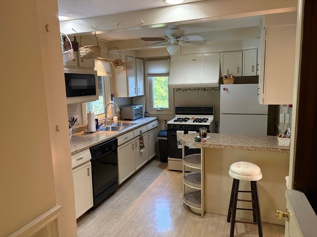 118 Longwood Drive, Chicopee, MA 01020