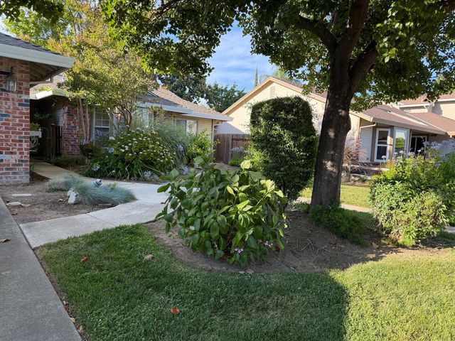 5825 Laguna Trail Way, Elk Grove, CA 95758