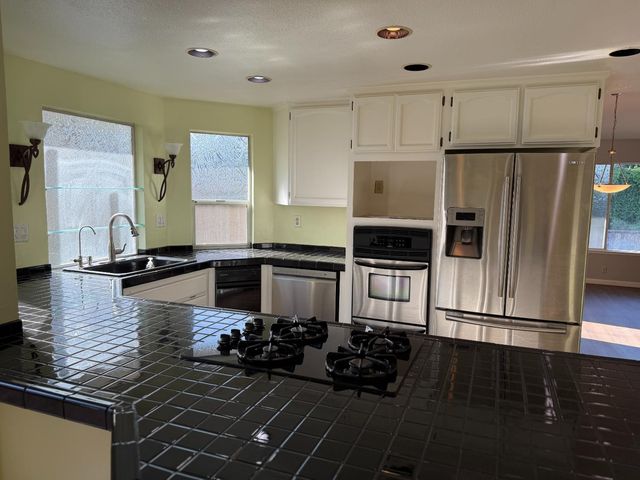 5825 Laguna Trail Way, Elk Grove, CA 95758
