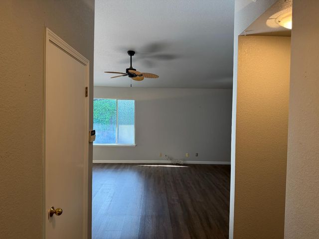 5825 Laguna Trail Way, Elk Grove, CA 95758