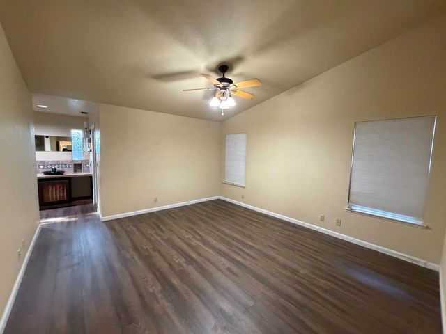 5825 Laguna Trail Way, Elk Grove, CA 95758