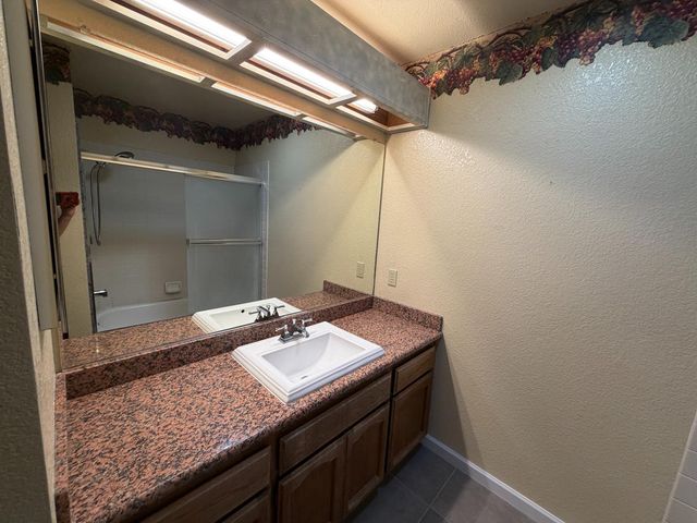 5825 Laguna Trail Way, Elk Grove, CA 95758