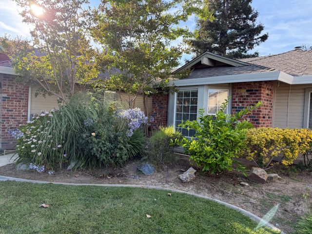5825 Laguna Trail Way, Elk Grove, CA 95758