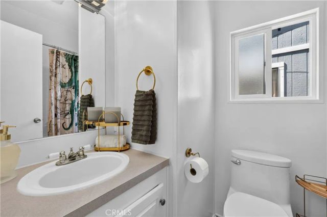 327 W Wilson 74, Costa Mesa, CA 92627