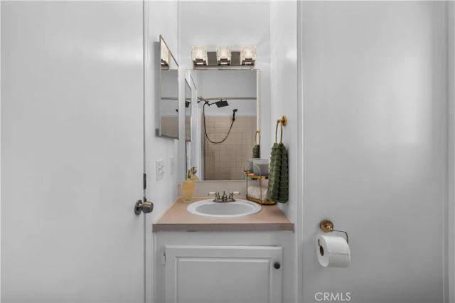 327 W Wilson 74, Costa Mesa, CA 92627