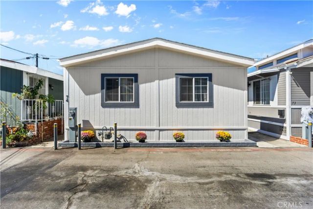 327 W Wilson 74, Costa Mesa, CA 92627