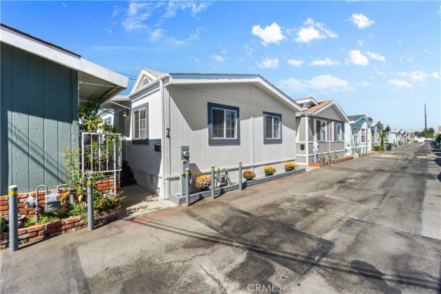 327 W Wilson 74, Costa Mesa, CA 92627