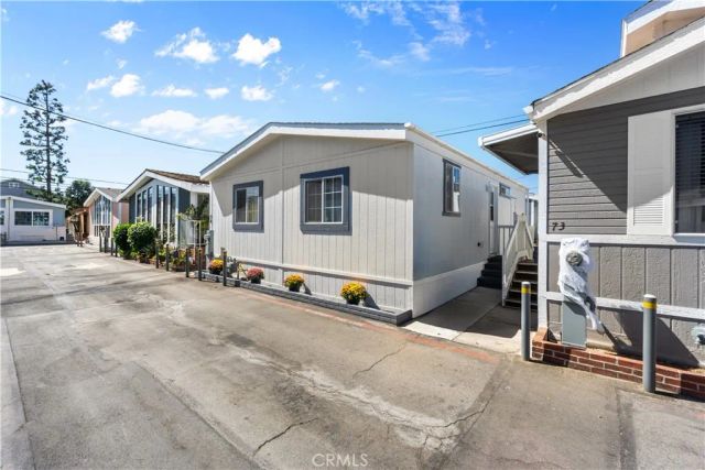 327 W Wilson 74, Costa Mesa, CA 92627