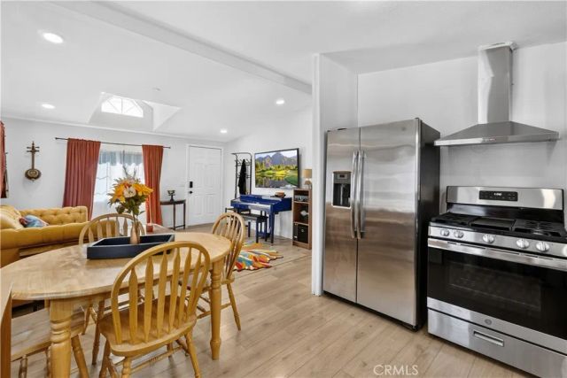 327 W Wilson 74, Costa Mesa, CA 92627