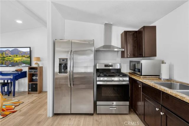 327 W Wilson 74, Costa Mesa, CA 92627