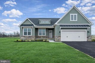 39 FRIAR RD #34, York, PA 17408