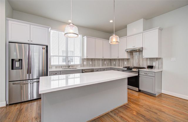 2818 Grand Fountains Drive B, Houston, TX 77054