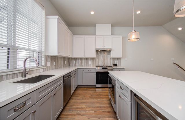 2818 Grand Fountains Drive B, Houston, TX 77054