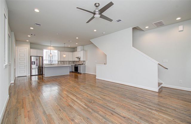 2818 Grand Fountains Drive B, Houston, TX 77054